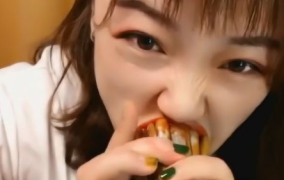 小姐姐吞,意外开启奇幻之旅